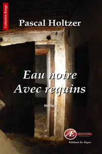 Eau noire avec requins_cover